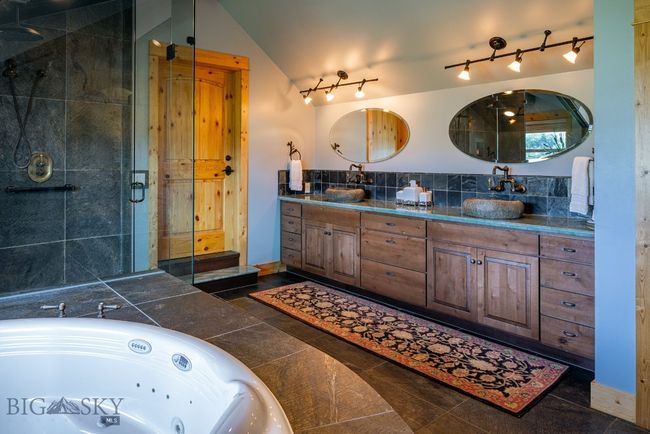 Primary Bathroom | Image 40