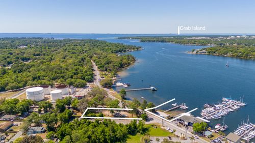 834 Bayshore Dr, Niceville, FL, 32578-2572 | Card Image