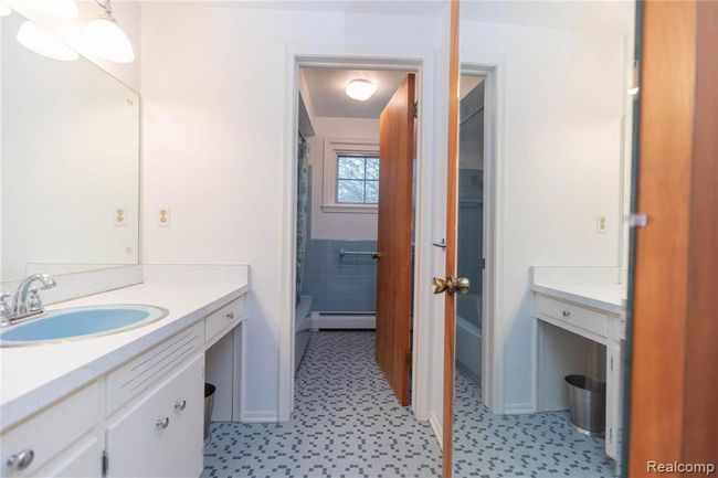 8035 Wood, Grosse Ile - Full Bathroom on Second Floor | Image 27