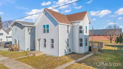 607 N 7th Street, Gladstone, MI, 49837 | Card Image