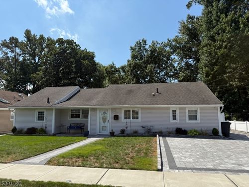 152 Howard Ave, Rochelle Park, NJ, 07662-3523 | Card Image