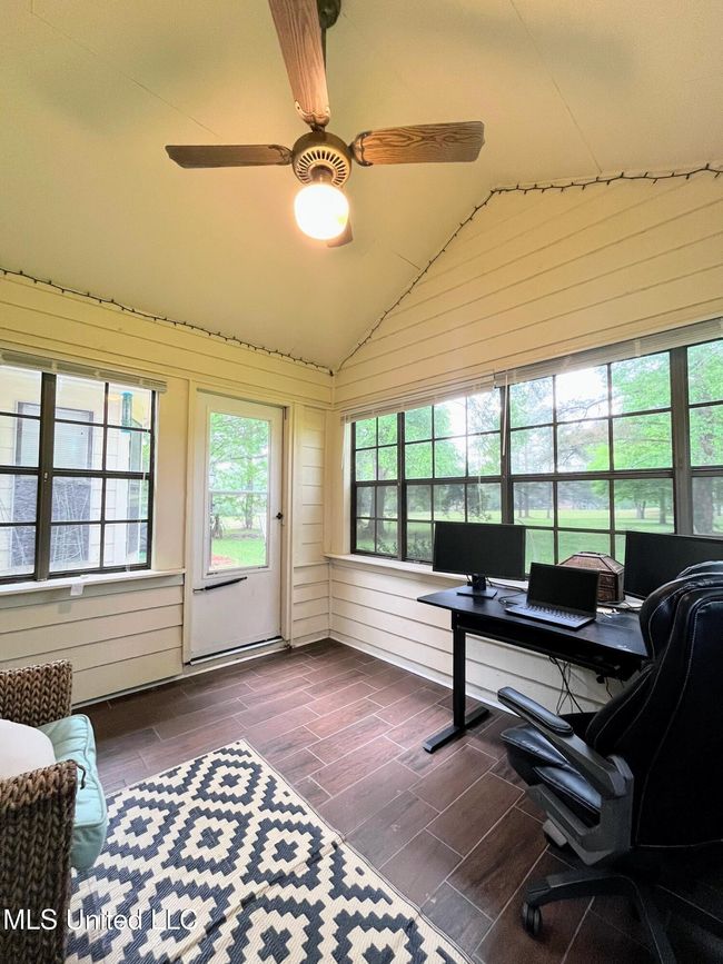 Enclosed Porch | Image 37