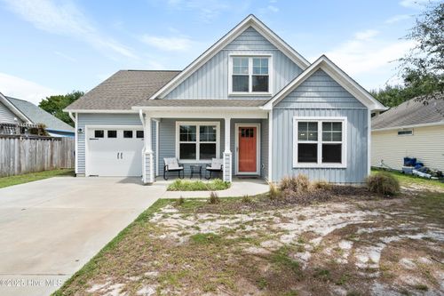 114 Nw 11th St, Oak Island, NC, 28465-7021 | Card Image
