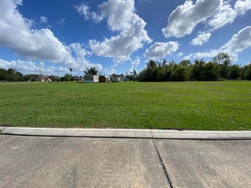 230 Derusso St, Houma, LA, 70364-2450 | Card Image