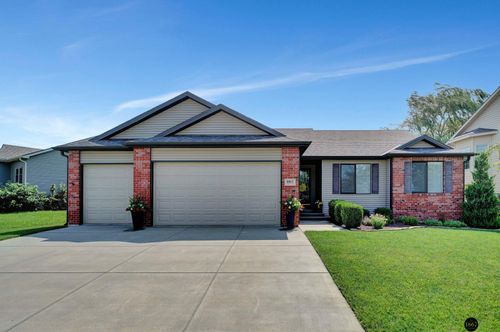 6815 Chandon Dr, Lincoln, NE, 68526-6056 | Card Image