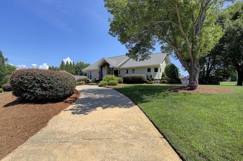118 Saint Andrews Blvd, Campobello, SC, 29322-8034 | Card Image