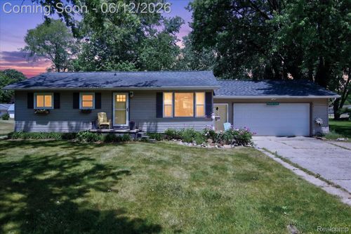 1027 Valley Dr, Caro, MI, 48723-9509 | Card Image