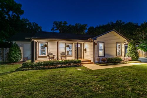 854 E Wall St, Grapevine, TX, 76051-3612 | Card Image