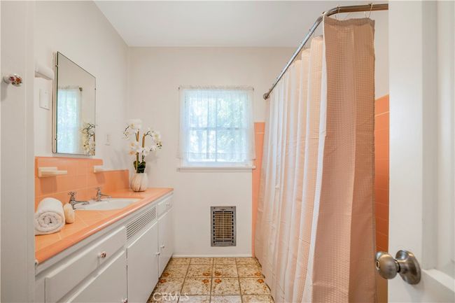 695 W 13 Th St, House other with 2 bedrooms, 2 bathrooms and 1 parking in Upland CA | Image 24