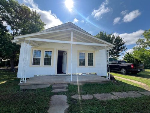 1001 E Vine St, Cushing, OK, 74023-2331 | Card Image