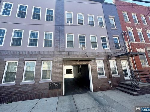 17 Cleveland Ave, Harrison, NJ, 07029-1315 | Card Image
