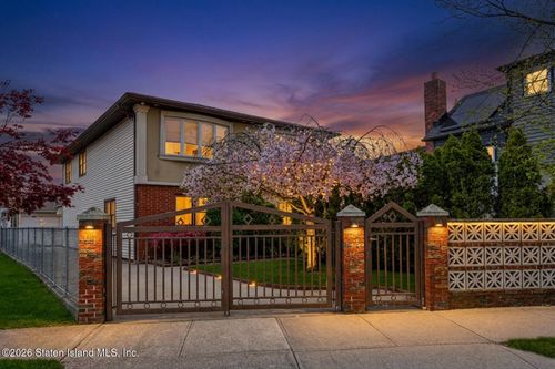 176 Quintard Street, Staten Island, NY, 10305 | Card Image