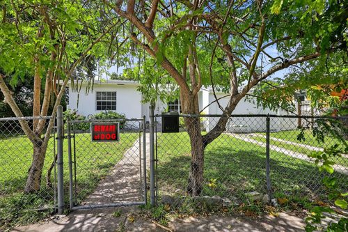 40 Nw 68th St, Miami, FL, 33150-4014 | Card Image