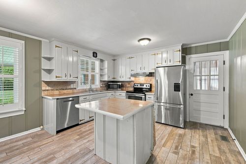 122 Hammond Ave, Lebanon, TN, 37087-2622 | Card Image