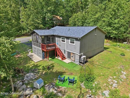 109 Stuart Pl, Bushkill, PA, 18324-8716 | Card Image