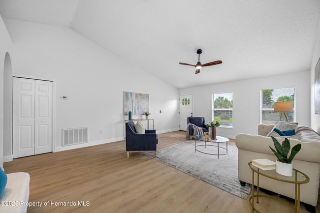 LIVING ROOM | Image 10