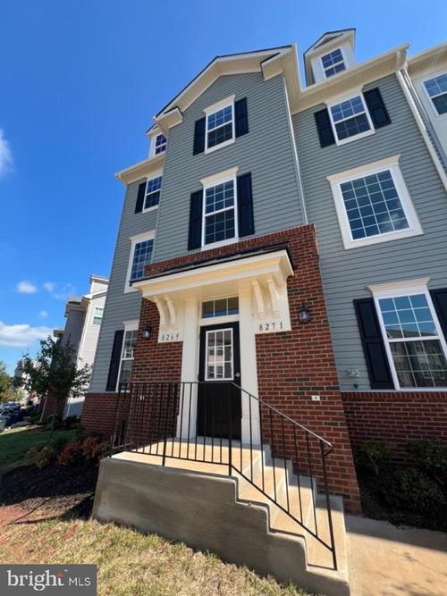 8269 Knight Station Way, MANASSAS, VA, 20110-2131 | Card Image