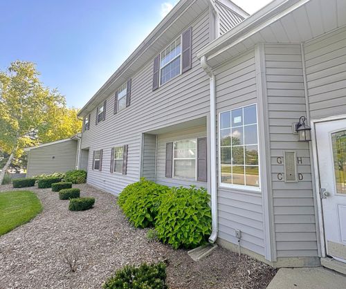 apt-d-8 Gant Cir, Streamwood, IL, 60107-6670 | Card Image