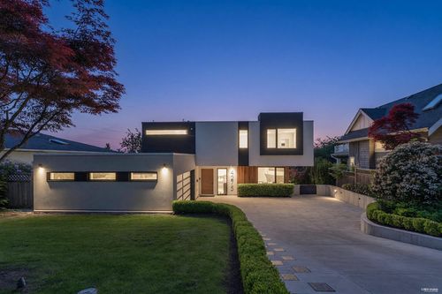 4275 Chelsea Cres, North Vancouver, BC, V7R3J4 | Card Image