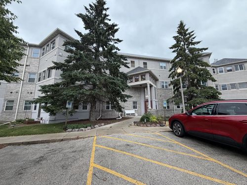 208-3903 Heather Valley Road, Sheboygan, WI, 53083 | Card Image
