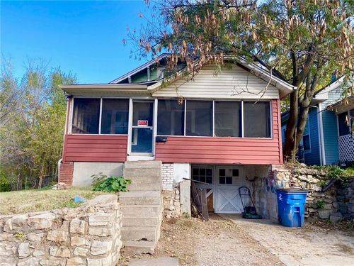 8908 E Thompson Ave, Independence, MO, 64053-1140 | Card Image