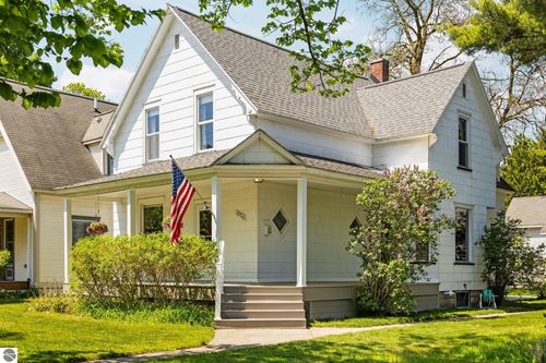 1026 W Front St, Traverse City, MI, 49684-2314 | Card Image