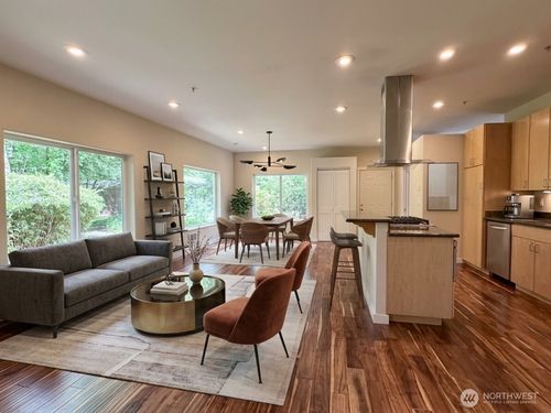 e-10021 7th Ave Nw, Seattle, WA, 98177-4933 | Card Image