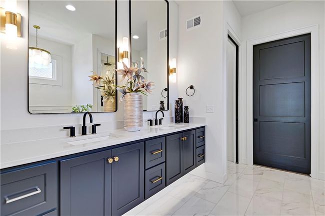22011 W 94 Th St, House other with 4 bedrooms, 3 bathrooms and null parking in Lenexa KS | Image 21