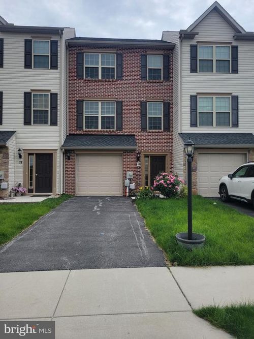 80 Katelyn Dr, New Oxford, PA, 17350-6100 | Card Image