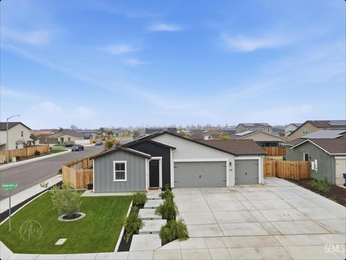 7808 Savannah Height Ave, Bakersfield, CA, 93313-6490 | Card Image