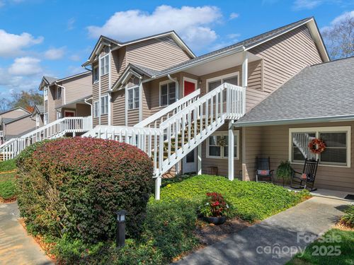 8-8 Willow Tree Run, Asheville, NC, 28803-9535 | Card Image