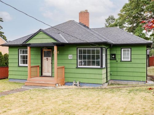 1501 Oakland Ave, Victoria, BC, V8T2L1 | Card Image