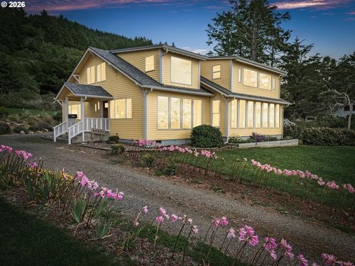 95631 Highway 101 S, Yachats, OR, 97498-9721 | Card Image