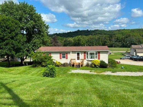 8891 Broadway St, Westmoreland City, PA, 15692-1221 | Card Image