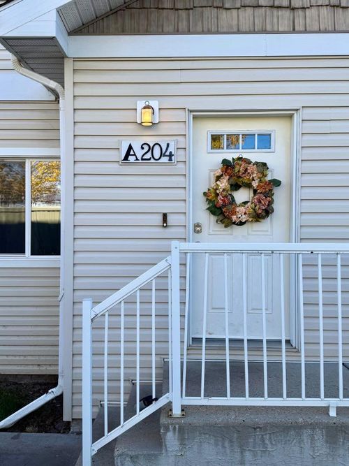 204a-8640 103 Ave, Grande Prairie, AB, T8X0C3 | Card Image