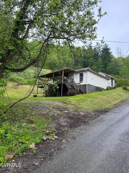 11590 Cedar Rd, Pound, VA, 24279-4132 | Card Image