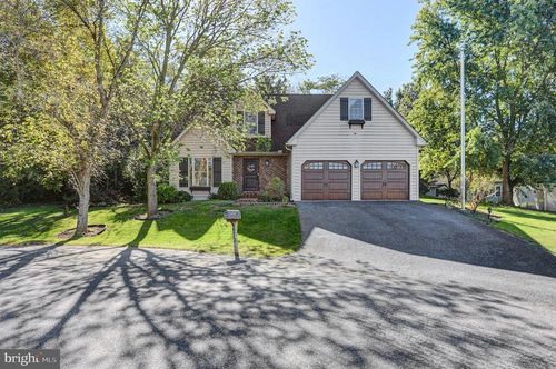 673 Karvois Ct, CHAMBERSBURG, PA, 17202-7338 | Card Image