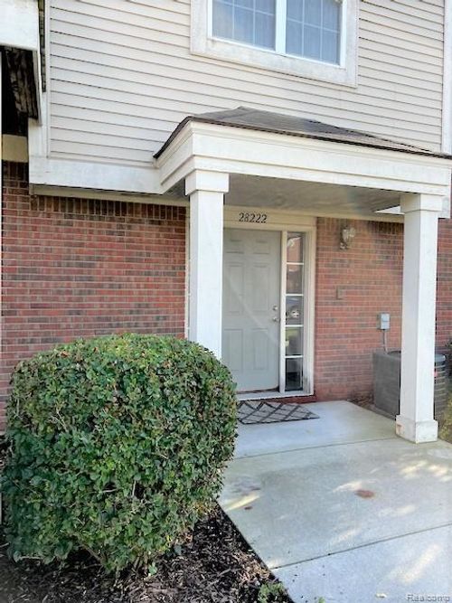 28222 S Pointe Ln, Chesterfield, MI, 48051-2347 | Card Image