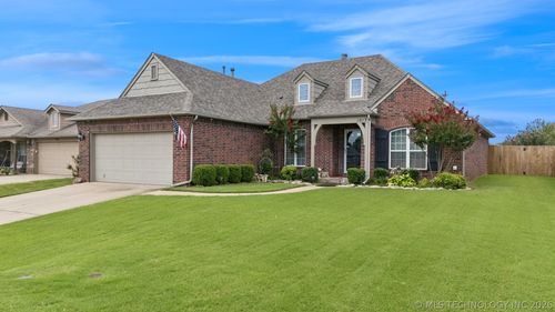 1013 Midway Rd, Claremore, OK, 74019-3573 | Card Image