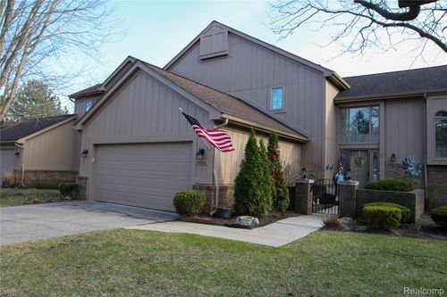 37860 N Laurel Park Dr, Livonia, MI, 48152-2667 | Card Image