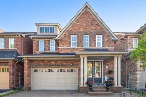 252 Bonnieglen Farm Blvd, Caledon, ON, L7C3Y4 | Card Image