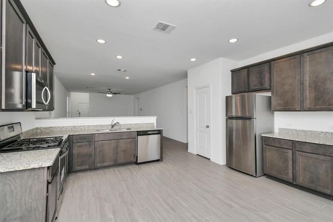25489 Northpark Spruce Dr, House other with 5 bedrooms, 3 bathrooms and 2 parking in Porter TX | Image 5