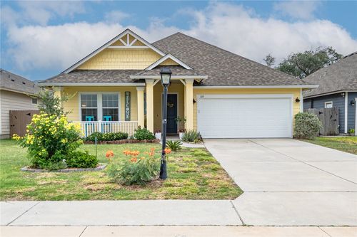 105 Shadow Moss Ln, Rockport, TX, 78382-2002 | Card Image