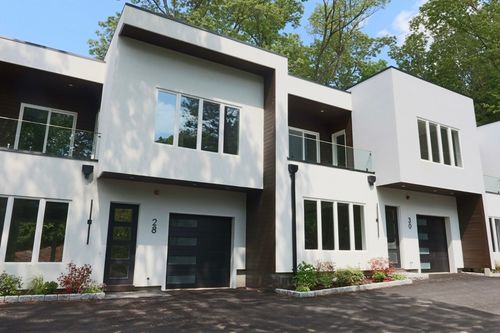 28-28 Wilson Cir, Newton, MA, 02461-1111 | Card Image