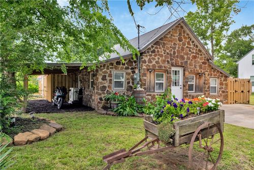 112 W Thurman St, Prairie Grove, AR, 72753-3100 | Card Image