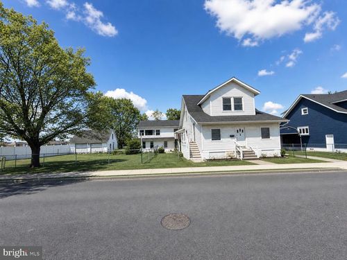217 White Ave, LINWOOD, PA, 19061-4347 | Card Image