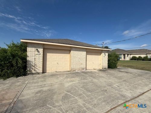 2754 Fm 1044, New Braunfels, TX, 78130-9119 | Card Image