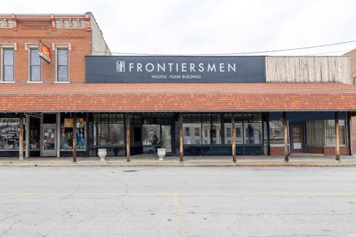 210 N 3rd St, Kentland, IN, 47951-1214 | Card Image