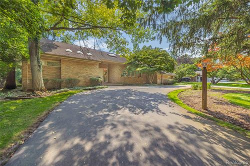 27261 Willowgreen Ct, Franklin, MI, 48025-1786 | Card Image