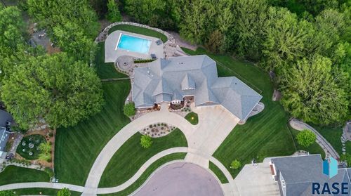 9004 E Torrey Pine Cir, Sioux Falls, SD, 57110-7614 | Card Image